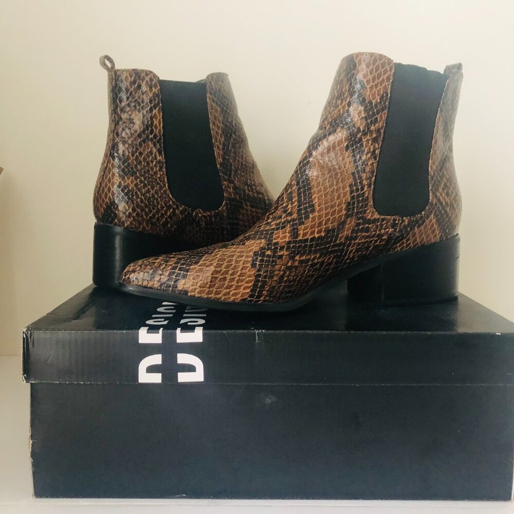 DESIGN LAB dark brown & black snakeskin-print Chelsea boot – size 10